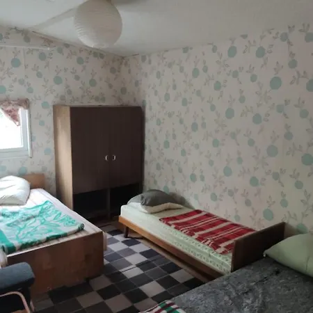 Hostel Back To The 80's